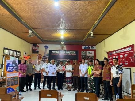 KEGIATAN SOSIALISASI DALAM RANGKA DESA BINAAN IMIGRASI